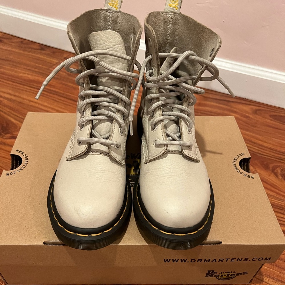 Dr Martens 1460 Pascal 8 eye boots in cream